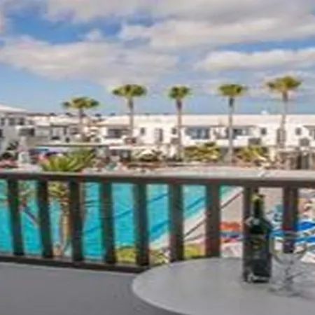 מלון דירות Plaza Azul 2*
