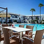 מלון דירות Plaza Azul 2*